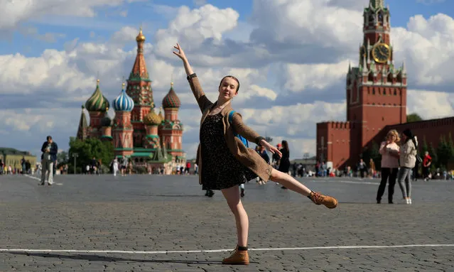British ballerina Rachel Armstrong poses for a picture in Red Square in Moscow, Russia May 24, 2021. Armstrong, 20, is among the few dancers from England to ever graduate from the renowned Bolshoi Ballet Academy, whose Russian and foreign graduates dance for ballet companies across the globe. (Photo by Evgenia Novozhenina/Reuters)