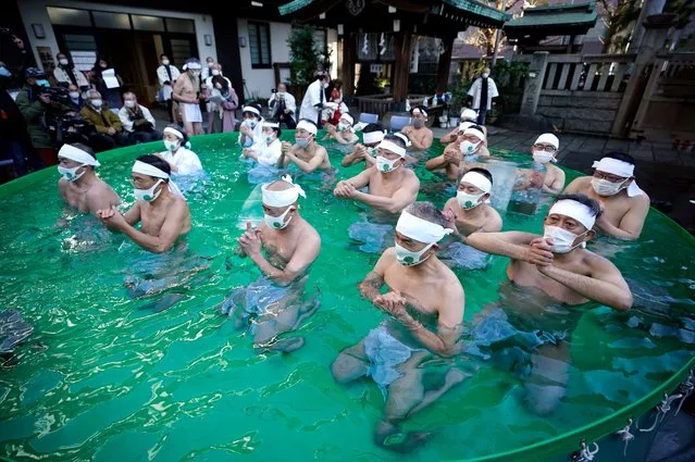 Men and women wearing loincloths bathe in ice-cold water during a ceremony at the Teppozu Inari Shrine in Tokyo, Japan, 09 January 2022. Men and women participants took part in the ice water endurance purification ceremony to purify their souls and pray for good health in the new year. (Photo by Franck Robichon/EPA/EFE)