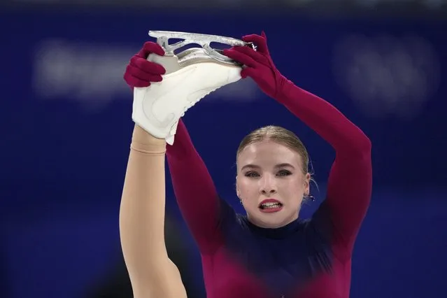 Lindsay van Zundert, of the Netherlands, competes in the women's free skate program during the figure skating competition at the 2022 Winter Olympics, Thursday, February 17, 2022, in Beijing. (Photo by Bernat Armangue/AP Photo)