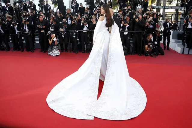 Actress Sonam Kapoor poses on the red carpet as she arrives for the screening of the film “Mal de pierres” (From the Land of the Moon) in competition at the 69th Cannes Film Festival in Cannes, France, May 15, 2016. (Photo by Yves Herman/Reuters)