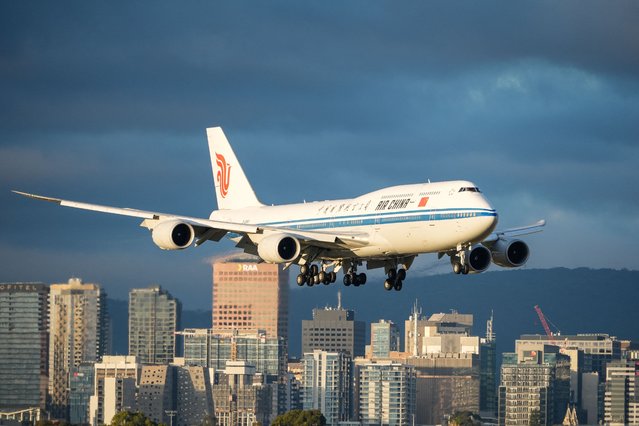 An aircraft carrying China's Premier Li Qiang approaches to land at the airport in Adelaide on June 15, 2024. (Photo by Asanka Ratnayake/Pool via AFP Photo)