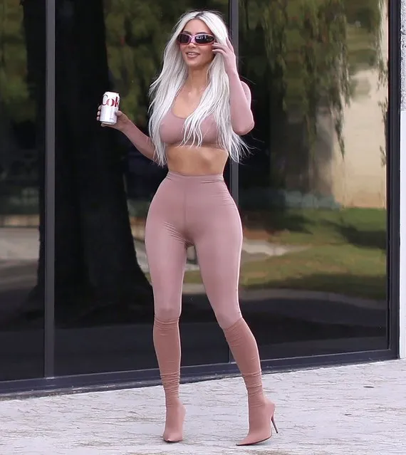 American socialite Kim Kardashian is all smiles as she shoot for her SKIMS line at a studio as she is joined by Pete Davidson briefly and glam squad in LA. on May 28, 2022. Pete was spotted wearing white as he exited the shoot after a long day of shooting and now has white hair once again to match Kim's latest hair. Kim was laughing with her glam squad as they wrapped the shoot day. (Photo by The Mega Agency)