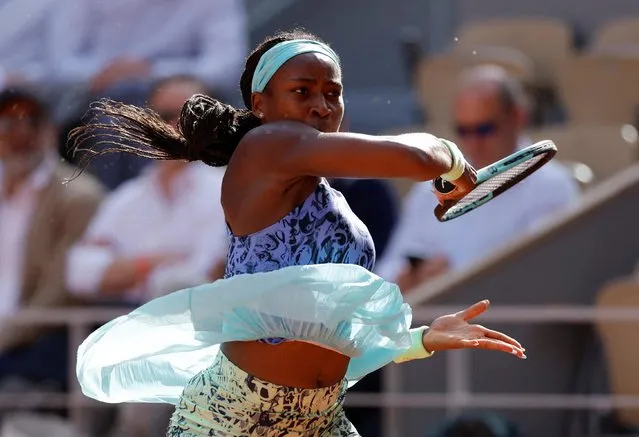 US' Coco Gauff returns the ball to Italy's Martina Trevisan during their women's semi-final singles match on day twelve of the Roland-Garros Open tennis tournament at the Court Philippe-Chatrier in Paris on June 2, 2022. (Photo by Gonzalo Fuentes/Reuters)