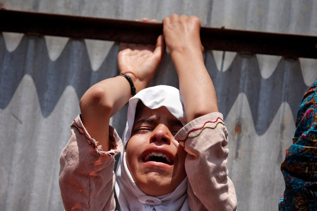 A girl weeps as the body of Abid Hamid Mir, a suspected militant, who according to local media was killed during a gunbattle with Indian security forces at Amargarh in Baramulla district, is being taken away for his funeral prayers in Hajin in north Kashmir's Bandipora district August 5, 2017. (Photo by Danish Ismail/Reuters)