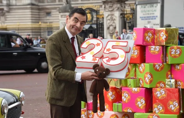 British comedy icon Mr. Bean heads to Buckingham Palace to celebrate 25 years, the release of Mr. Bean 25th Anniversary DVD Boxset, and new animated episodes on Boomerang at The Mall on September 4, 2015 in London, England. (Photo by Stuart C. Wilson/Getty Images for Universal Pictures Home Entertainment)