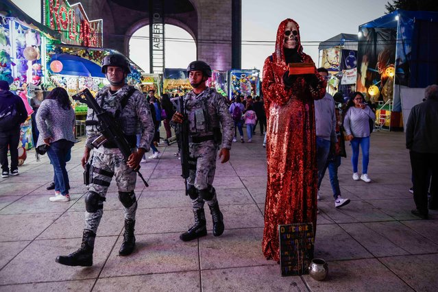 Members of the National Guard patrol during a fair at the Revolution Monument in Mexico City, on January 4, 2024. (Photo by Rodrigo Oropeza/AFP Photo)