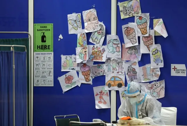 Kids' drawings are displayed on a panel inside a quarantine centre for the coronavirus disease (COVID-19) patients amidst the spread of the disease at an indoor sports complex in New Delhi, India, September 22, 2020. (Photo by Anushree Fadnavis/Reuters)