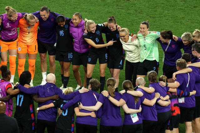 Sarina Wiegman, Head Coach of England, leads a post match team talk after the teams victory and progression to the final in the UEFA Women's EURO 2025 Semi-Final match between England and Italy at Stade de Geneve on July 22, 2025 in Geneva, Switzerland. (Photo by Alexander Hassenstein/Getty Images)
