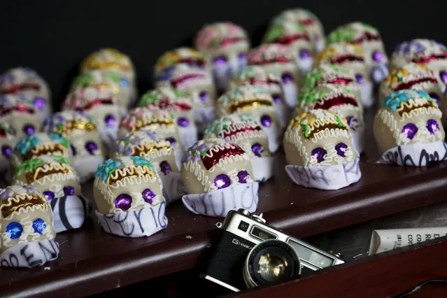 Sugar skulls with journalists' names are seen as part of an altar for Day of the Dead in memory of Mexico's killed and disappeared journalists at the Memory and Tolerance Museum in Mexico City October 29, 2015. According to Linda Atach, director of expositions at the museum, the altar is displayed to remember the 89 journalists who have been killed between 2005 and 2015 in the country. (Photo by Carlos Jasso/Reuters)