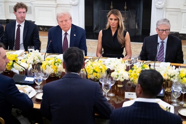 US President Donald Trump and First Lady Melania Trump host tech leaders, including Facebook founder Mark Zuckerberg (L) and Microsoft founder Bill Gates (R) for a dinner in the State Dining Room of the White House in Washington, DC, on September 4, 2025. (Photo by Saul Loeb/AFP Photo)