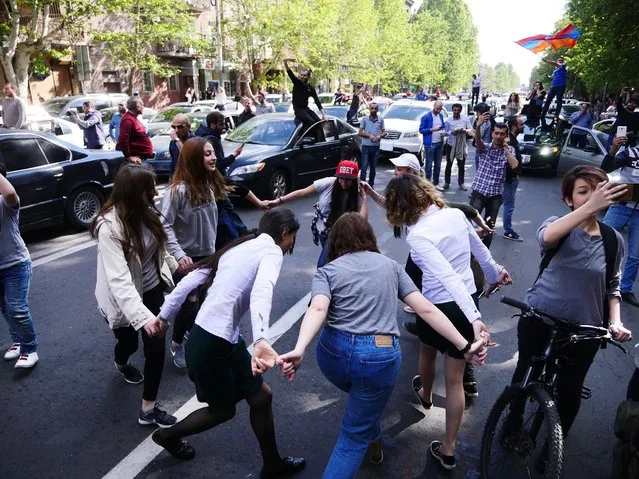 Women are dancing as they celebrate Armenian prime minister Serzh Sarkisian's resignation in downtown Yerevan on April 23, 2018 Armenia's veteran leader Serzh Sarkisian resigned on April 23, 2018 after mass protests against his election as prime minister, sparking jubilant celebrations across the impoverished country. (Photo by Amos Chapple/RFE/RL)