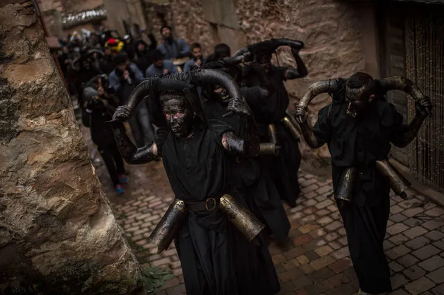 People with his face covered in oil and soot and carrying bull horns representing a devil join a carnival festival on February 14, 2015 in Luzon, Spain. (Photo by David Ramos/Getty Images)
