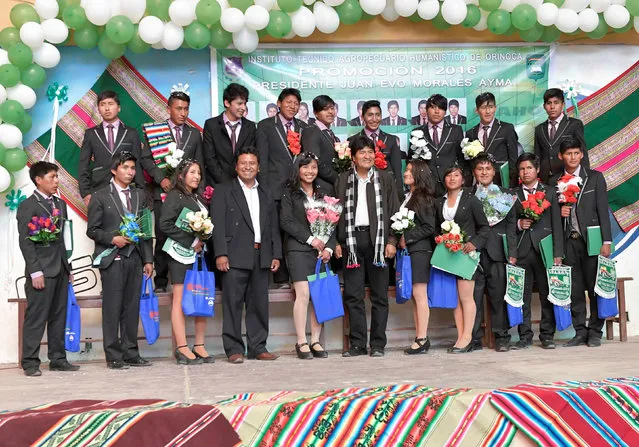 Bolivia's President Evo Morales (bottom C) poses with students from Orinoca, his birthplace, in Orinoca, Bolivia, December 8, 2016. (Photo by Freddy Zarco/Reuters/Courtesy of Bolivian Presidency)