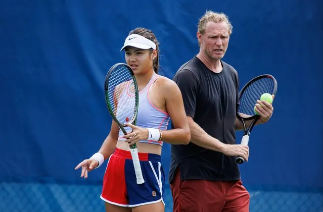 Emma Raducanu of Great Britain practices with coach Dmitry Tursunov in advance of her first round match at the Lindner Family Tennis Center on August 15, 2022 in Mason, Ohio. (Photo by Frey/TPN/Getty Images)