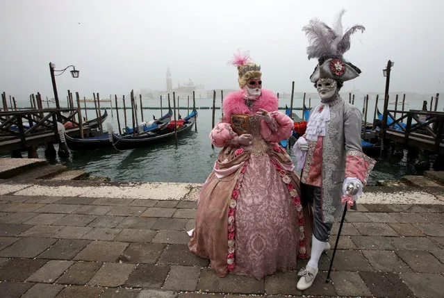 Masked revellers pose during the Venice Carnival in Venice, Italy February 17, 2017. (Photo by Fabrizio Bensch/Reuters)