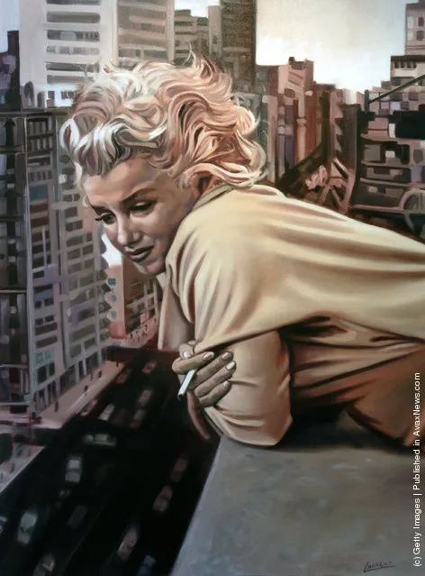 A painting by Laurent Smael of Marilyn Monroe leaning over a rooftop