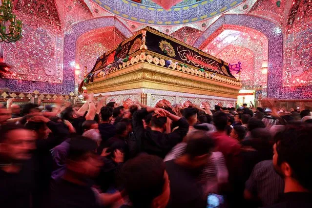 Shi'ite Muslims visit the shrine of Imam Ali during the holy month of Ramadan in the holy city of Najaf, Iraq, April 22, 2022. (Photo by Alaa Al-Marjani/Reuters)