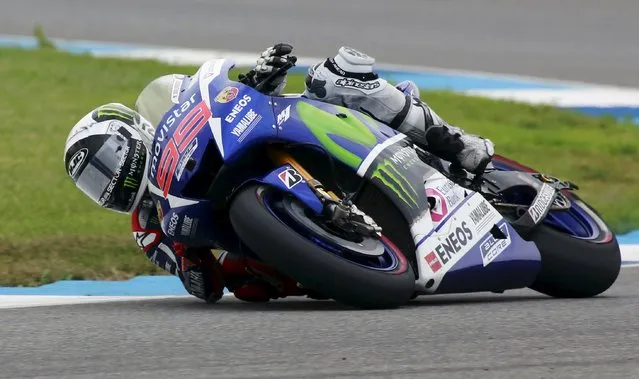 Yamaha MotoGP rider Jorge Lorenzo of Spain rides through a turn during the Indianapolis GP in Indianapolis August 9, 2015. (Photo by Brent Smith/Reuters)
