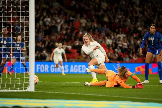 Lauren Hemp of England scores the first goal for her team during the International Friendly match between England Women and USA at Wembley Stadium, London on Friday 7th October 2022. (Photo by Tom West/MI News & Sport/Alamy Live News)