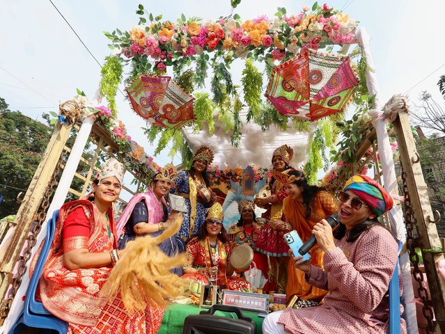 Members of the Jain community attend the procession held in celebration of the 2623th birth anniversary of the 24th Tirthankara of Jainism, Lord Mahavir Jayanthi, in Bangalore, India, 10 April 2025. Jain devotees and their family members took part in the spiritual procession rally to spread the teachings of Lord Mahavir, pertaining to non-violence, truth, compassion, and self-discipline. (Photo by Jagadeesh N.V./EPA/EFE)