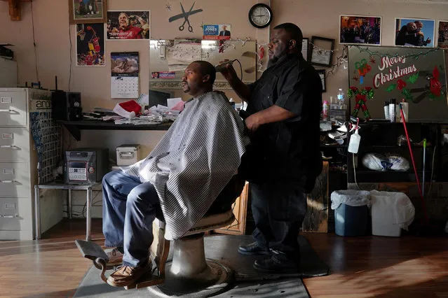 Catalin Mccary gets his hair cut at Strong's Barber Shop in Selma, Alabama on December 19, 2017. (Photo by Carlo Allegri/Reuters)