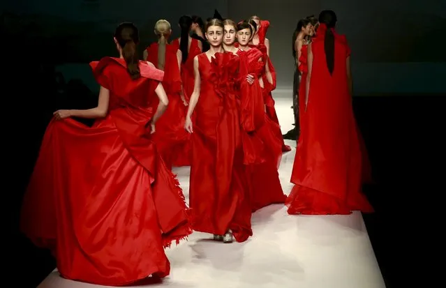 Models present creations from ECHO CHEN Collection at China Fashion Week S/S 2016 in Beijing, October 26, 2015. (Photo by Kim Kyung-Hoon/Reuters)