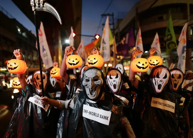 Filipino activists wearing Halloween-themed masks stage a protest march on a street in Manila, Philippines, 29 October 2015. According to a statement from the protesters, they rallied to denounce the upcoming Asia-Pacific Economic Cooperation (APEC) meetings scheduled from 12 to 20 November in Manila. (Photo by Francis R. Malasig/EPA)