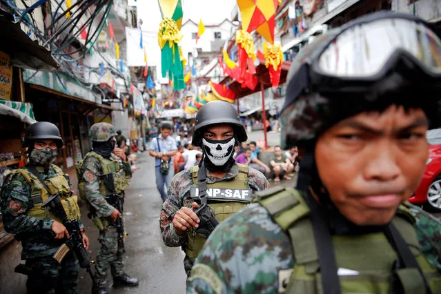 Armed security forces take a part in a drug raid, in Manila, Philippines, October 7, 2016. (Photo by Damir Sagolj/Reuters)