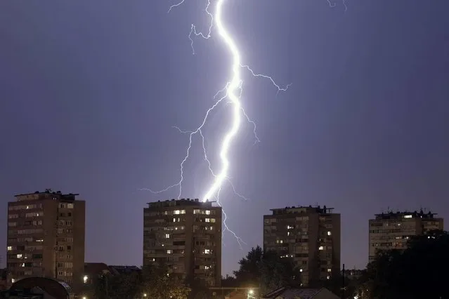 Lightning strikes during a rain storm in Belgrade, Serbia, Saturday, on June 22, 2013. (Photo by Marko Drobnjakovic/AP Photo)