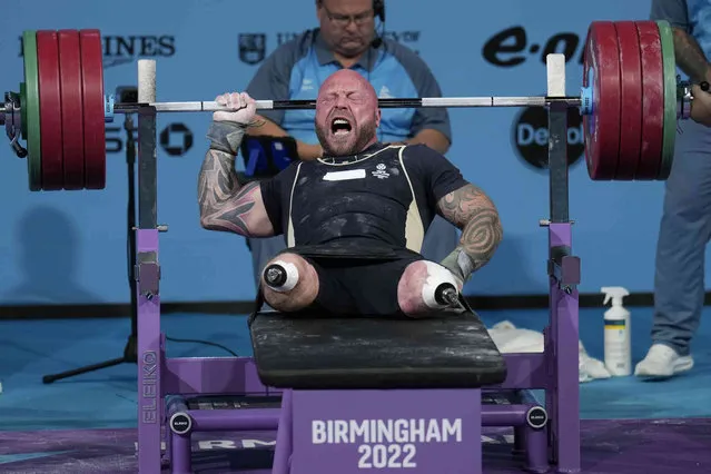 Scotland's Micky Yule reacts after a successful lift during the men's heavyweight para powerlifting final at the Commonwealth Games at The NEC in Birmingham, England, Thursday, August 4, 2022. (Photo by Aijaz Rahi/AP Photo)