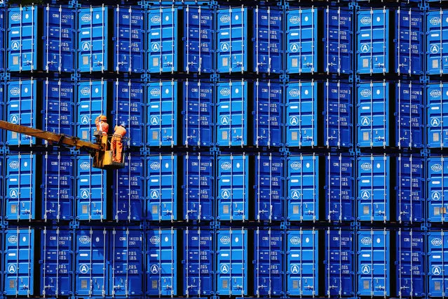 Workers inspect COSCO shipping containers at a container manufacturer in Jinzhou, Liaoning province, China June 15, 2018. (Photo by Reuters/China Daily)