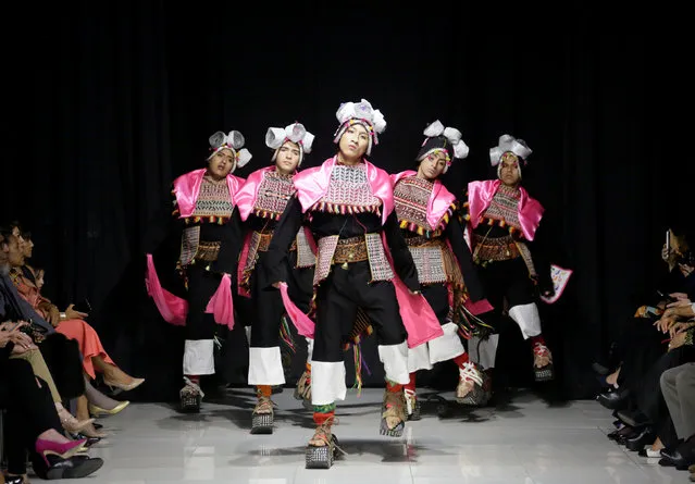 Dancers perform during La Paz Fashion Week in La Paz, Bolivia, February 7, 2019. (Photo by David Mercado/Reuters)