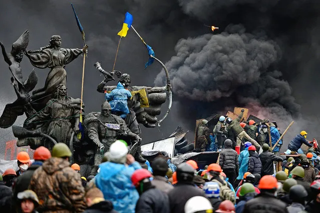 Anti-government protesters continue to clash with police in Independence square, despite a truce agreed between the Ukrainian president and opposition leaders on February 20, 2014 in Kiev, Ukraine. After several weeks of calm, violence has again flared between police and anti-government protesters, who are calling for the ouster of President Viktor Yanukovych over corruption and an abandoned trade agreement with the European Union. (Photo by Jeff J. Mitchell/Getty Images)