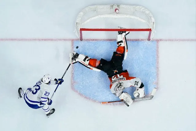 Toronto Maple Leafs' Matthew Knies, left, scores a goal against Philadelphia Flyers' Felix Sandstrom during the third period of an NHL hockey game, Thursday, March 14, 2024, in Philadelphia. (Photo by Matt Slocum/AP Photo)