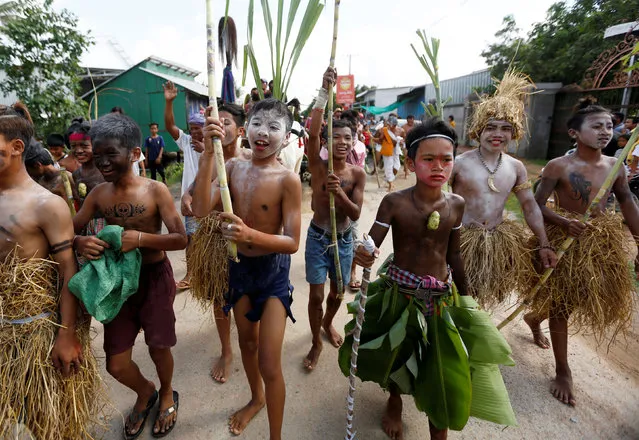 Revelers attend the annual “Lok Ta Pring Ka-Ek” ceremony to pray for fortune and rain on rice fields on the outskirts of Phnom Penh, Cambodia, June 7, 2019. (Photo by Samrang Pring/Reuters)