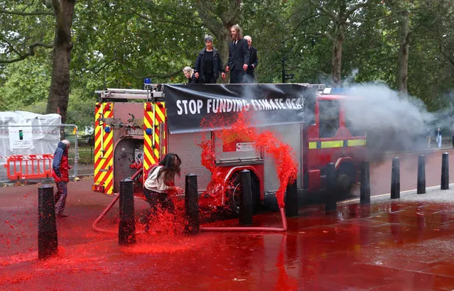 Extinction Rebellion protestors demonstrate outside the Treasury building in London, Britain on October 3, 2019. (Photo by Simon Dawson/Reuters)