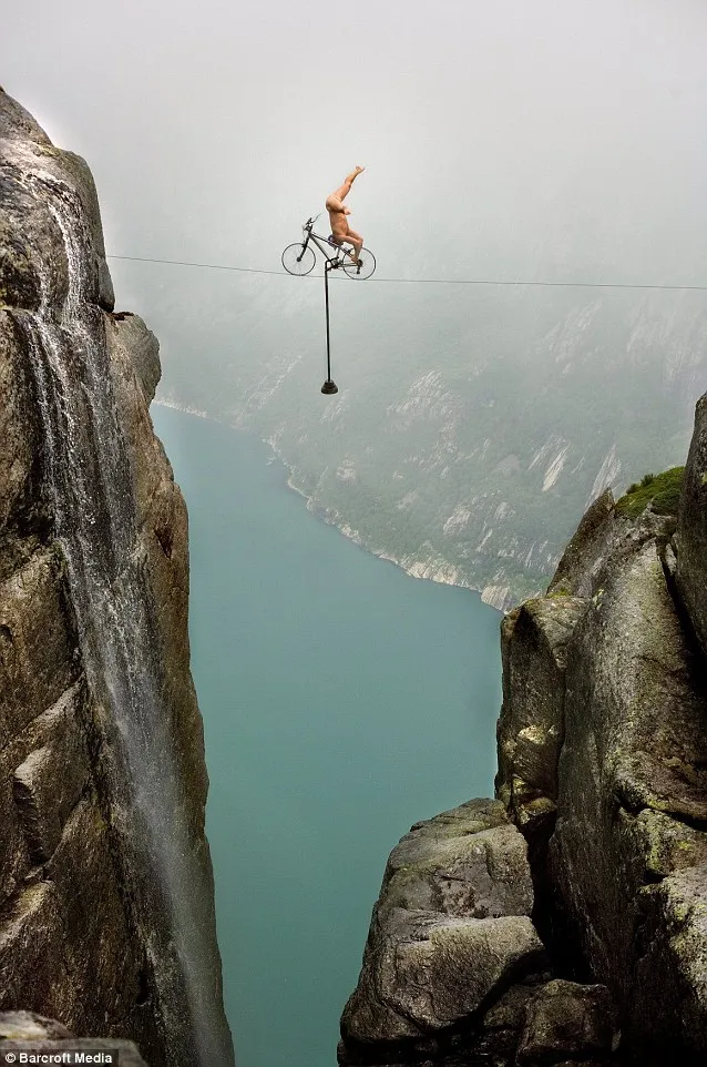 Eskil Ronningsbakken by Extreme Balancing Acts