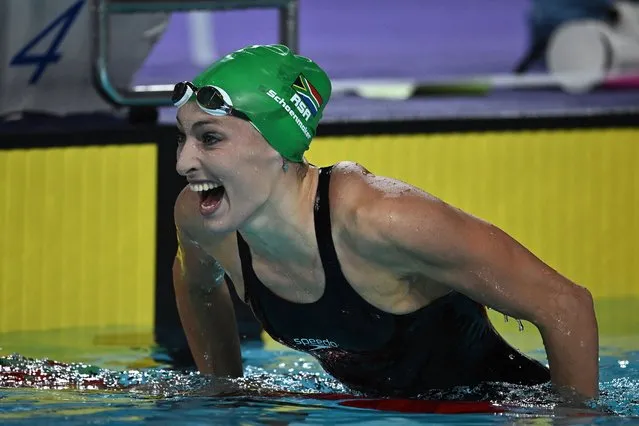 South Africa's Tatjana Schoenmaker celebrates winning and taking the gold medal in  the women's 200m breaststroke swimming final at the Sandwell Aquatics Centre, on day three of the Commonwealth Games in Birmingham, central England, on July 31, 2022. (Photo by Ben Stansall/AFP Photo)