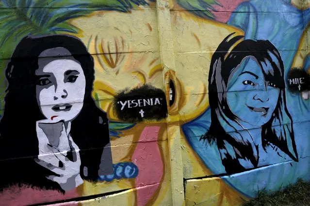 An image depicting Colombian citizen Mile Virginia (R) and Yesenia Quiroz, who were murdered along with a photojournalist and two other women, are seen on a wall along a street in Mexico City, Mexico August 25, 2015. (Photo by Henry Romero/Reuters)