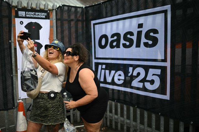 Fans of British rock band Oasis take a selfie as they arrive at the Principality Stadium in Cardiff on July 4, 2025, to attend the opening concert of their highly anticipated reunion tour nearly 16 years after last performing together. Two consecutive nights of concerts at the Principality Stadium in the Welsh capital mark the start of a 41-date run of gigs spanning the world. (Photo by Oli Scarff/AFP Photo)