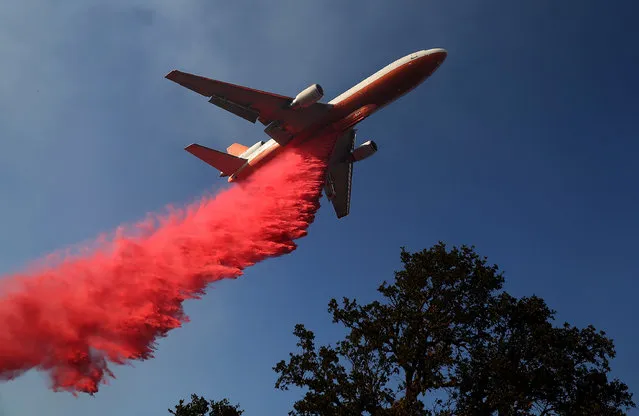 A firefighting aircraft drops fire retardant ahead of the River Fire as it burns through a canyon on August 1, 2018 in Lakeport, California. The River Fire has burned over 27,000 acres, destroyed 7 homes and stands at 38 percent contained. (Photo by Justin Sullivan/Getty Images)