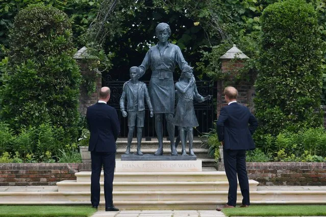 Prince William, The Duke of Cambridge, and Prince Harry, Duke of Sussex, look at a statue they commissioned of their mother Diana, Princess of Wales, in the Sunken Garden at Kensington Palace, London, Britain on July 1, 2021. The brothers unveiled a statue to their late mother on what would have been her 60th birthday, saying they hoped it would be a lasting memorial to her life and legacy. (Photo by Dominic Lipinski/Pool via Reuters)