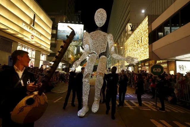Performers carry “Dundu”, an illuminated puppet from Germany, during a Lunar New Year parade in Hong Kong, China February 8, 2016 to celebrate the first day of the Lunar New Year of the Monkey. (Photo by Bobby Yip/Reuters)