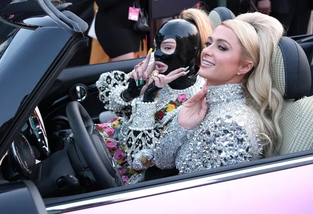 (L-R) German singer and songwriter, based in Los Angeles Kim Petras and American media personality Paris Hilton attend the 2021 MTV Video Music Awards at Barclays Center on September 12, 2021 in the Brooklyn borough of New York City. (Photo by Jeff Kravitz/MTV VMAs 2021/Getty Images for MTV/ViacomCBS)