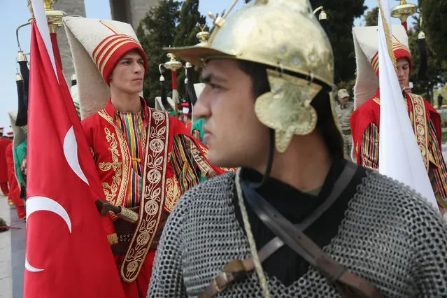 Performers in historical costumes rehearse a ceremony at the Canakkale Martyrs' Memorial, which is the biggest memorial to Turkish soldiers killed during the Gallipoli Campaign, ahead of commemorations on April 22, 2015 near Sedd el Bahr, Turkey. (Photo by Sean Gallup/Getty Images)