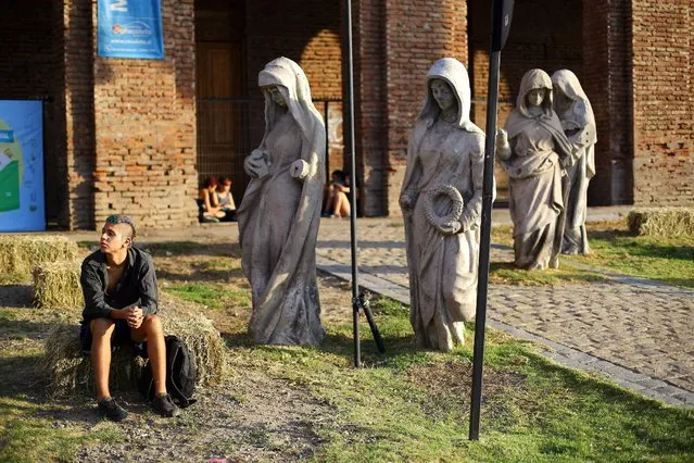 Sculptures are pictured at the venue for World of Music, Arts and Dance (WOMAD) festival in Santiago, Chile February 17, 2017. (Photo by Ivan Alvarado/Reuters)