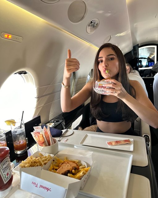 American model and actress Olivia Culpo noshes on a burger aboard a private jet in the last decade of April 2024. (Photo by oliviaculpo/Instagram)