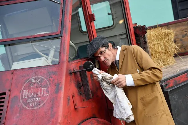 Motoring enthusiast attends the Goodwood Revival, a three day classic car racing festival celebrating the mid-twentieth century heyday of the sport, at Goodwood in southern Britain, September 13, 2019. (Photo by Toby Melville/Reuters)