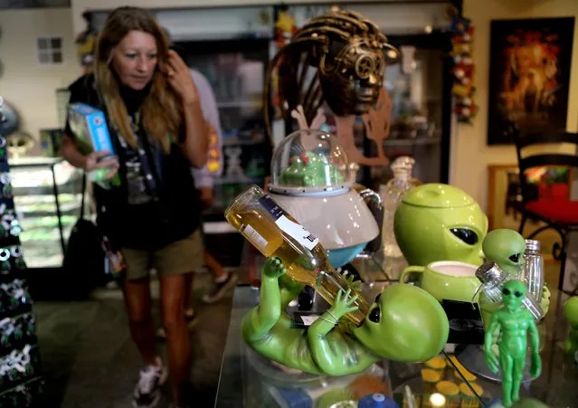 About 40 miles to the east, the small town of Hiko planned an event called “Storm Area 51 Basecamp” at a gift shop dubbed the Alien Research Center (pictured) September 19, 2019. Organizers promised musicians, artists and “prominent ufologists”, and by Thursday had sold 3,200 tickets, according to Linda Looney, the shop's manager. “This whole thing has been a shock to this little community”, she said, adding that organizers had hired 15 security guards and a private ambulance and ordered 80 portable toilets. “It's going to be really cool. I'm excited”. (Photo by Jim Urquhart/Reuters)