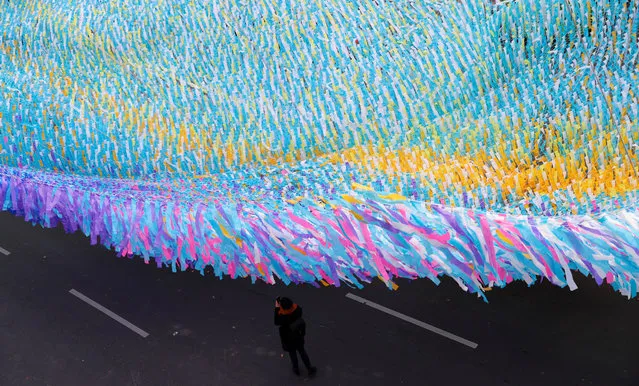 A general view shows the art installation “Visions in Motion”, made of 30.000 ribbons with written wishes and messages at Brandenburg Gate in Berlin, Germany, November 1, 2019. On November 9th Germany will mark the 30th anniversary of the fall of the Berlin Wall (Berliner Mauer) in 1989. (Photo by Fabrizio Bensch/Reuters)